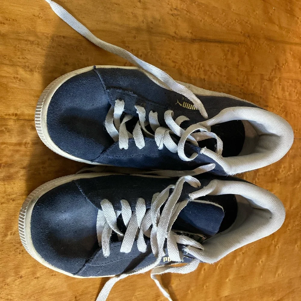 Puma Kids Navy and White Sneakers, size 3.5 and in excellent condition - Picture 3 of 3